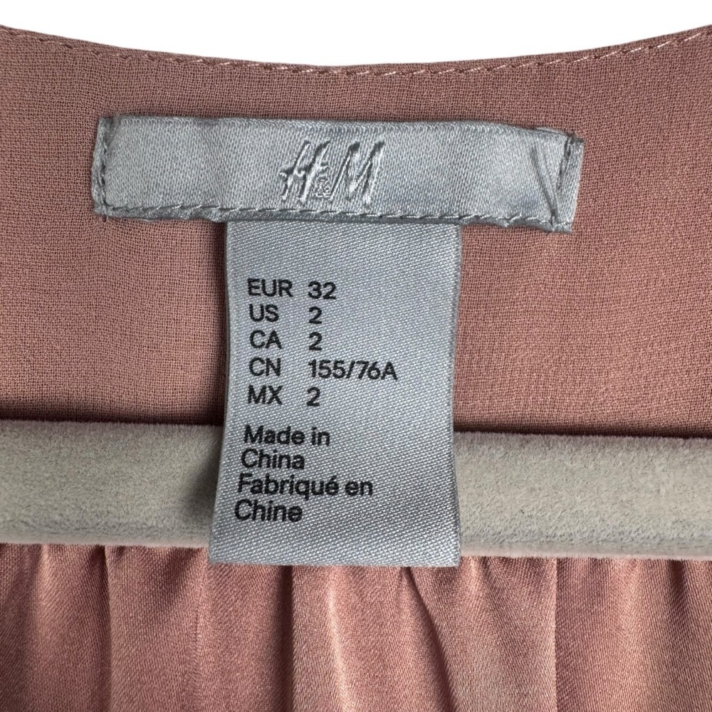 H&M Flowy Ruffles Dress Size 2 V-neck Button front - Picture 4 of 7